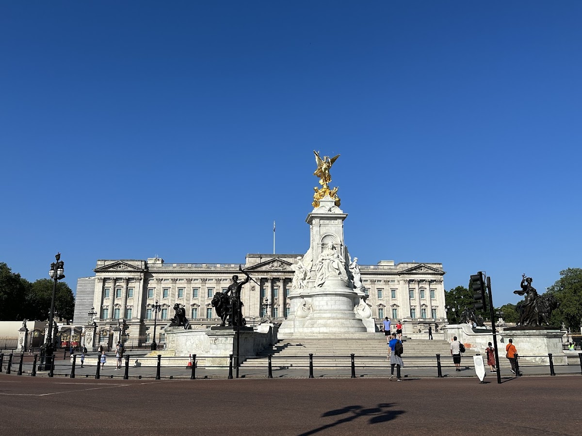 Buckingham Palace — photo 2
