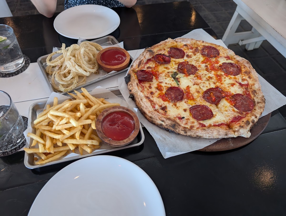 Luigi's Hot Pizza — photo 3