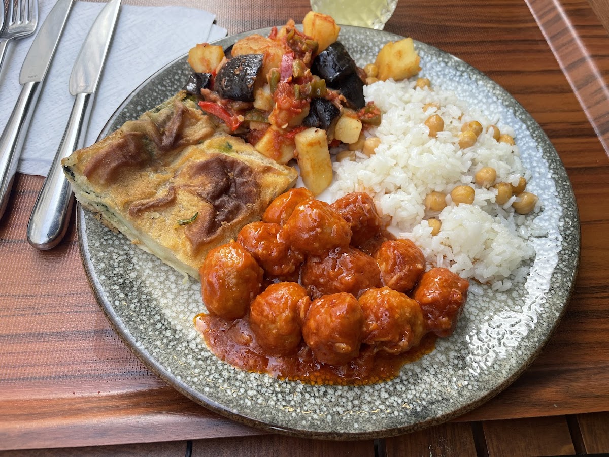 Mahatma Cafe — photo 3