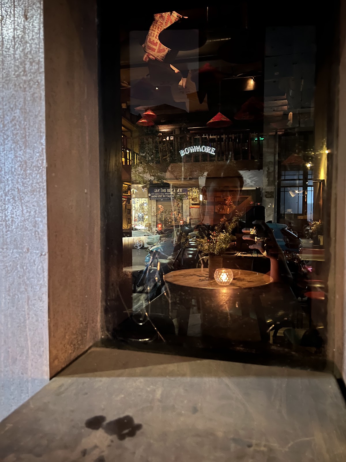Ne Boong Bar, Hanoi