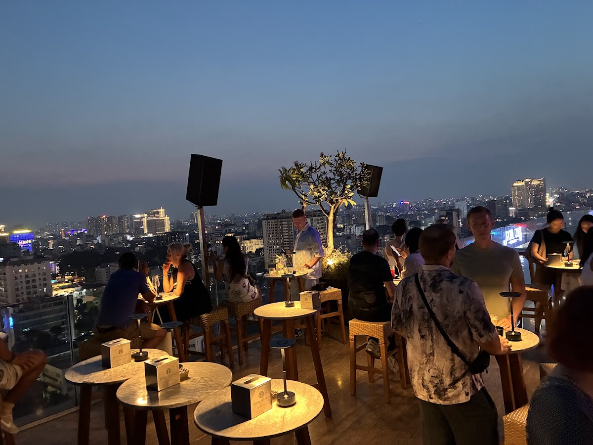 Social Club Rooftop Bar — photo 3