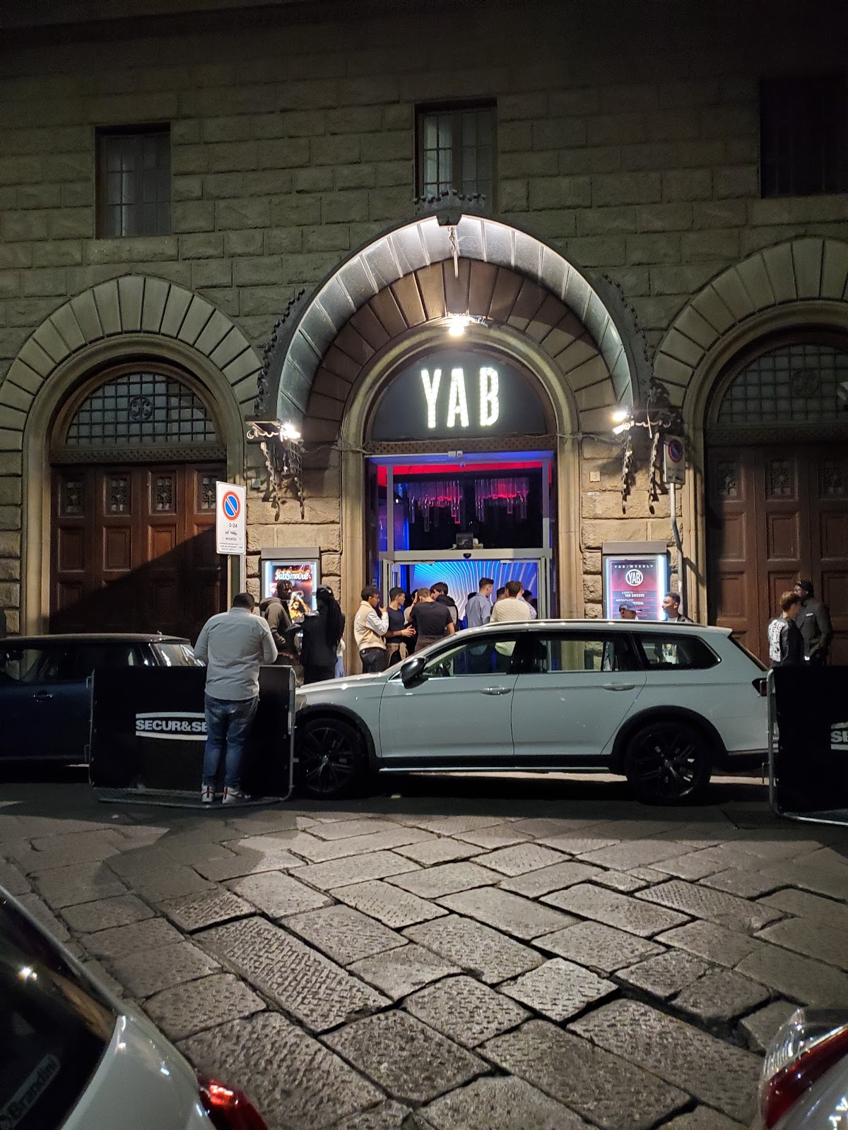 YAB (You Are Beautiful), Florence
